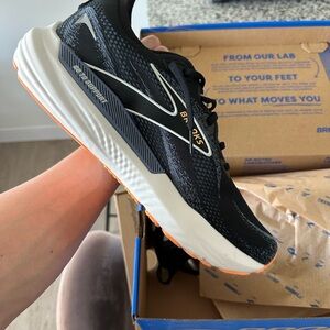 Brooks Men's Black Running Shoes